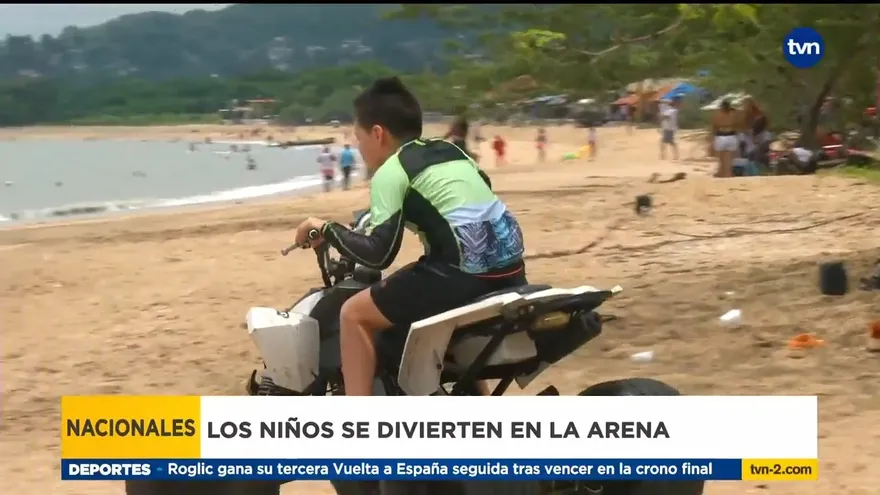 Decenas de personas acuden a Playa Veracruz