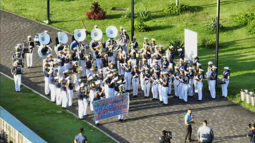Banda de la escuela La Primavera se alista para la Parada de las Rosas