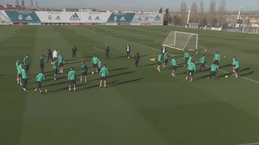 Real Madrid en entrenamiento para el clásico