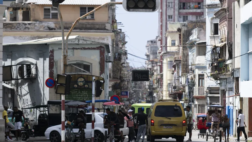 Apagón afecta 15 provincias de la isla.