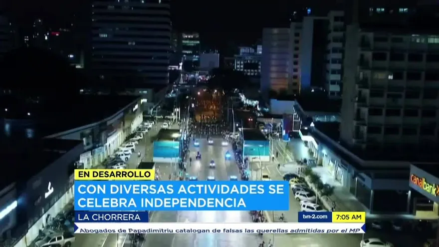 Bomberos realizan desfile de antorchas en la ciudad capital