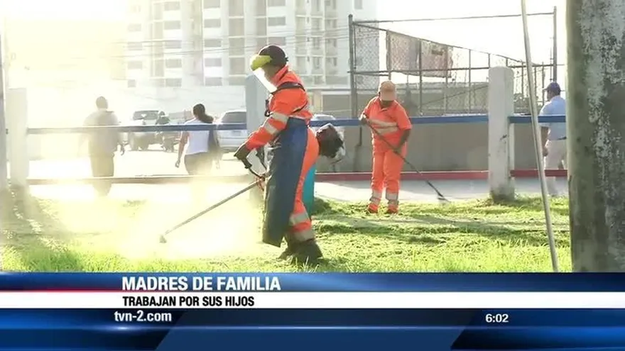 Madres que dan vistosidad a la ciudad con su trabajo