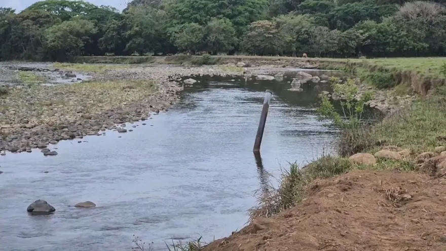 Desvío del río San Félix deja a miles sin agua.