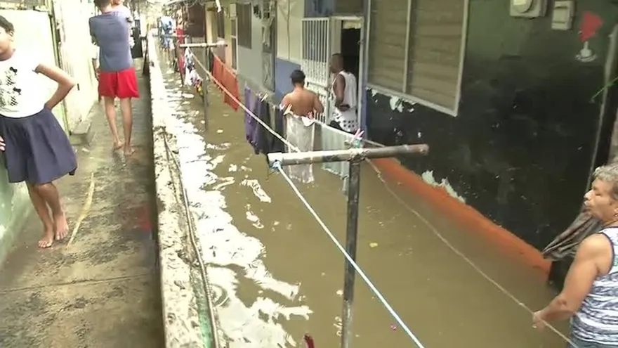Lluvias dejan damnificados en calle 17, Rio Abajo