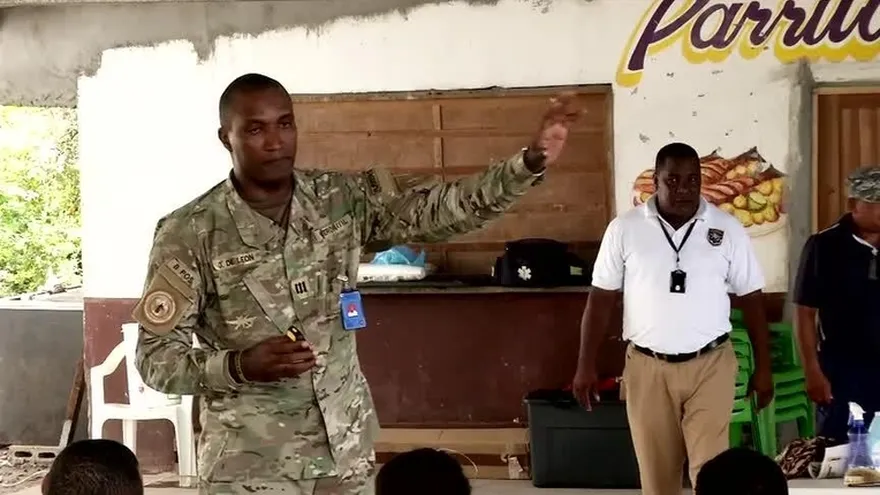 El capitán que imparte enseñanzas en Playa Leona