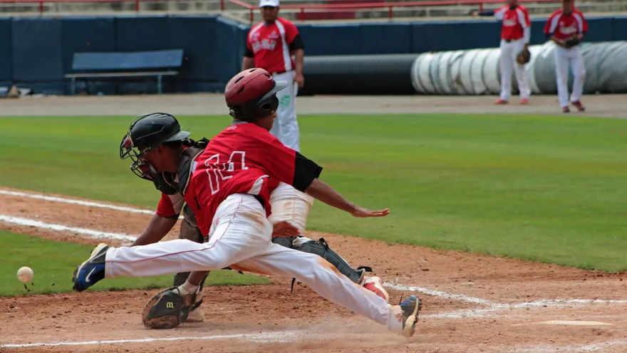 Acción del juego entre Coclé y Panamá Metro