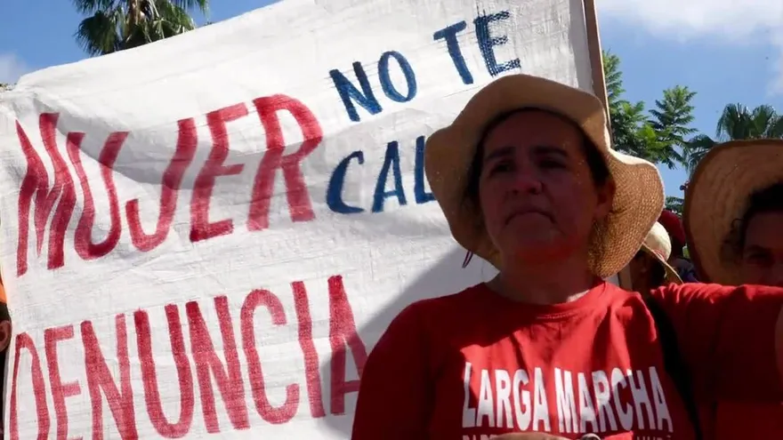 Paraguay: Manifestaciones contra reelección de presidente Carles