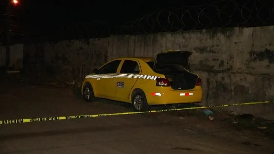 Temor en Tocumen por mujer amarrada dentro de un taxi