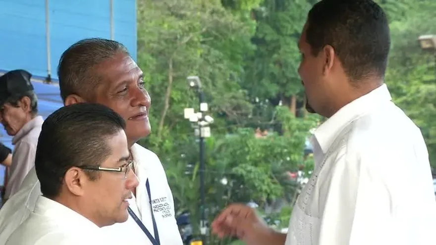 Técnicos de enfermería firman acuerdo con autoridades de salud