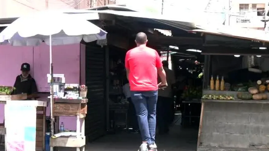 Tradición y sustento perduran en el Mercadito de Calidonia