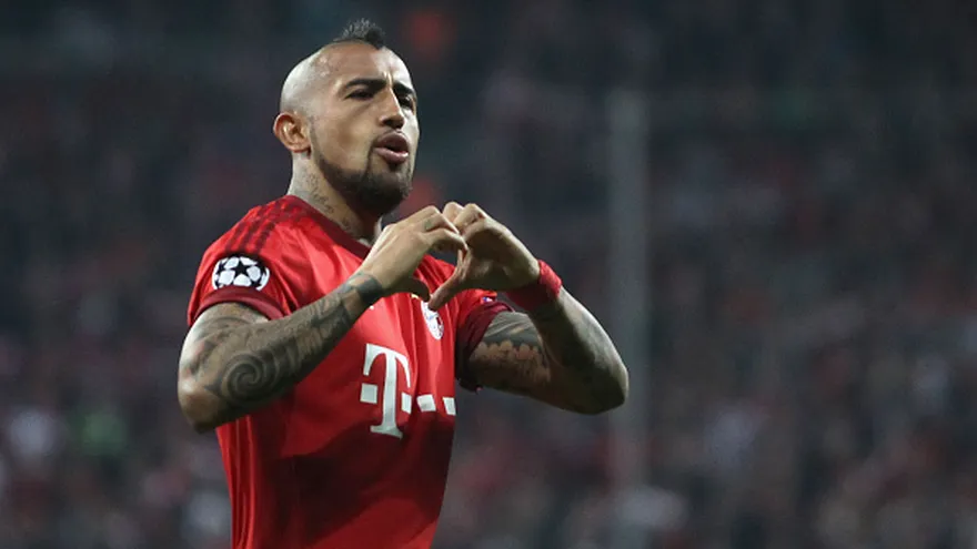 Arturo Vidal celebra el gol anotado al Benfica