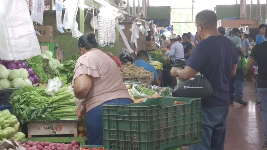 Ofertas en Merca Panamá buscan aliviar el bolsillo ante el alza de precios