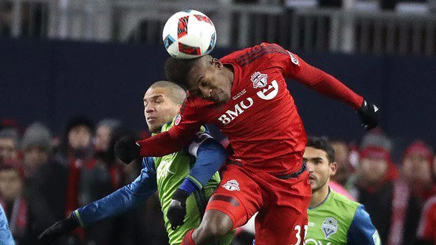 El panameño Armando Cooper vio acción con el Toronto en la MLS