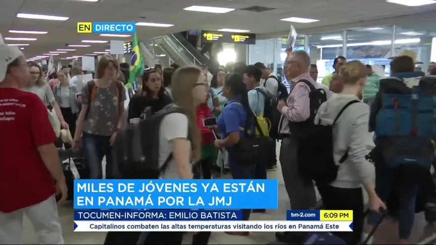 Peregrinos llegan en masas al aeropuerto de Tocumen