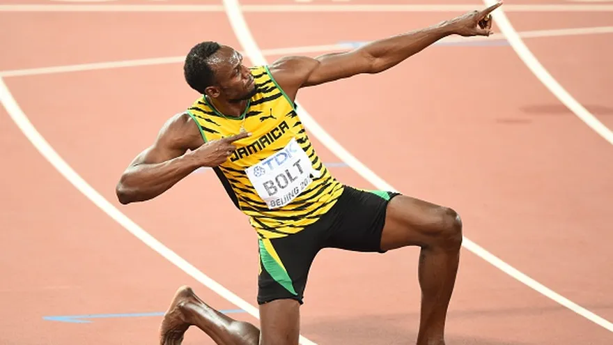 Bolt celebra la victoria.