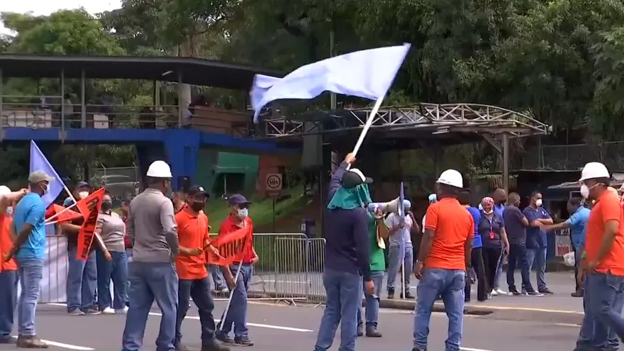 Varios gremios de la CSS están en paro