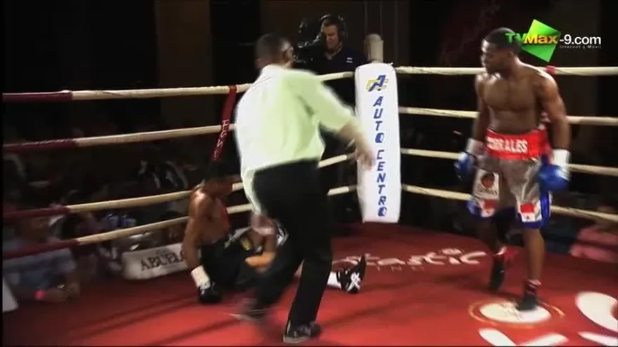 Jezreel Corrales noquea a Walter Estrada