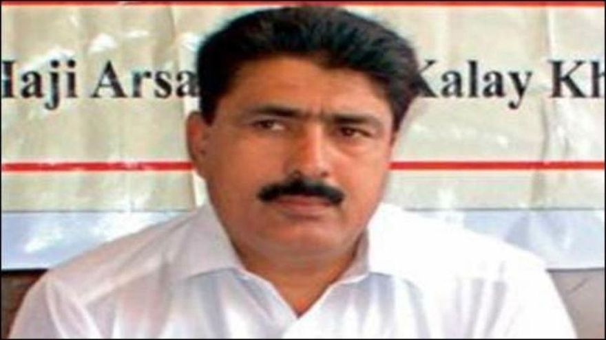 Pakistán: Dimite abogado de médico que ayudó a CIA