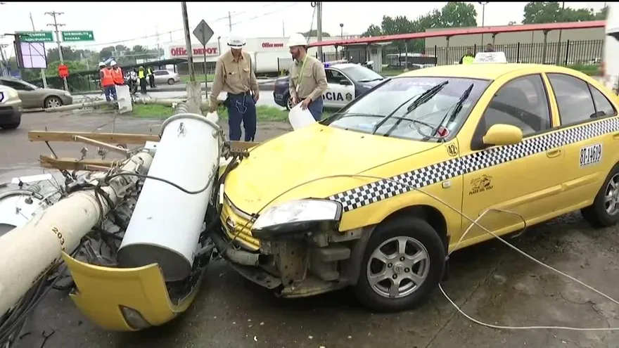 Accidente deja sin luz a residentes en Brisas del Golf