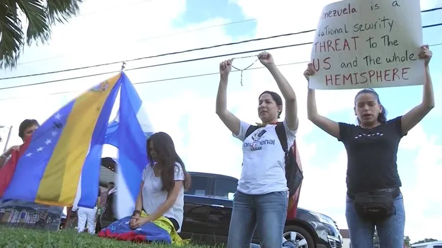 Centenar de personas se unen a la vigilia contra represión en Latinoamérica