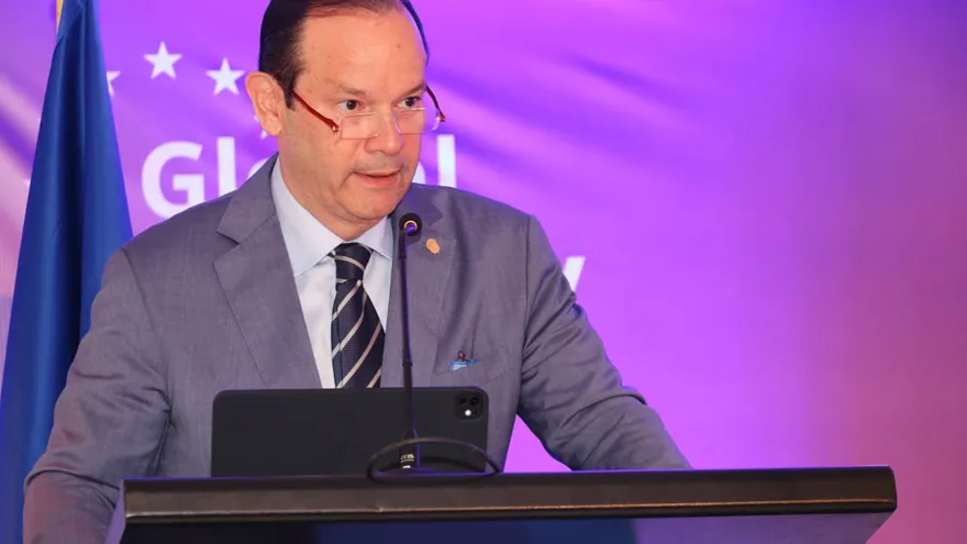 El canciller Javier Martínez-Acha Vázquez.