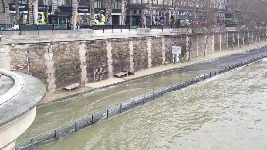 Lluvias desbordan el río Sena en París