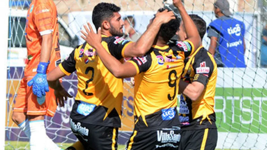 Con dos goles de Rolando Blackburn, The Strongest ganó en el fútbol de Bolivia