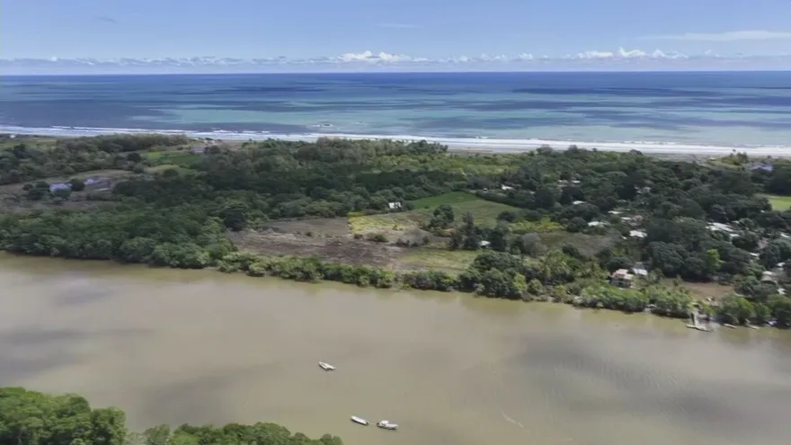 Isla Cañas en Tonosí permanece deshabitada