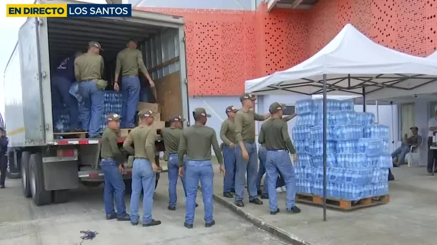Ayuda humanitaria en el estadio Flaco Bala.