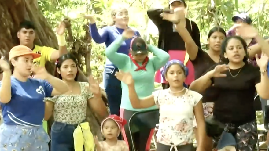 Cientos de jóvenes participan en retiro espiritual