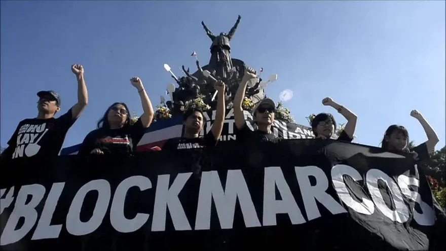 Marchan en Filipinas a favor y en contra de guerra antidrogas