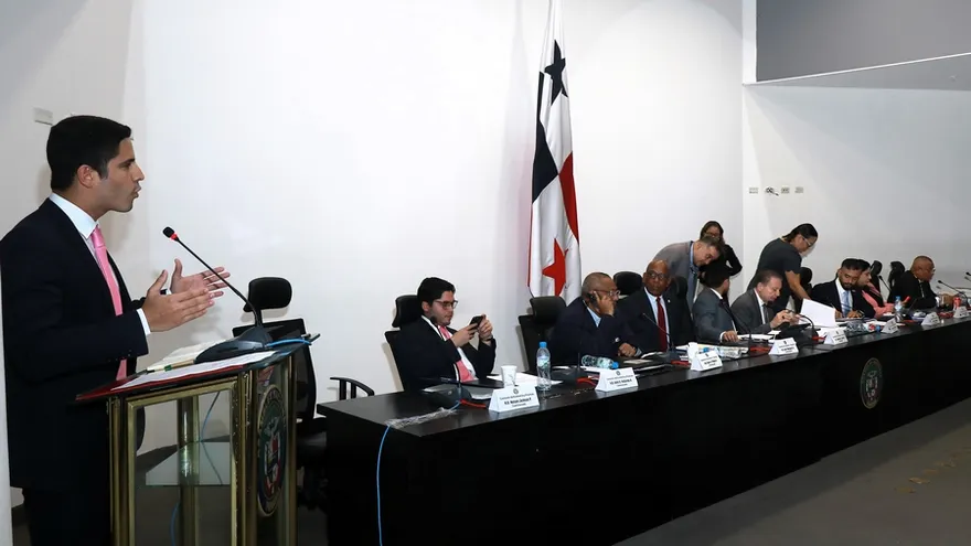 Comisión de Economía aprueba en primer debate proyecto que busca reducir costo de alquiler de oficinas públicas.