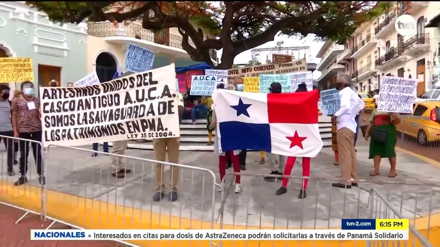 Artesanos molestos por desalojo de la Plaza Francia