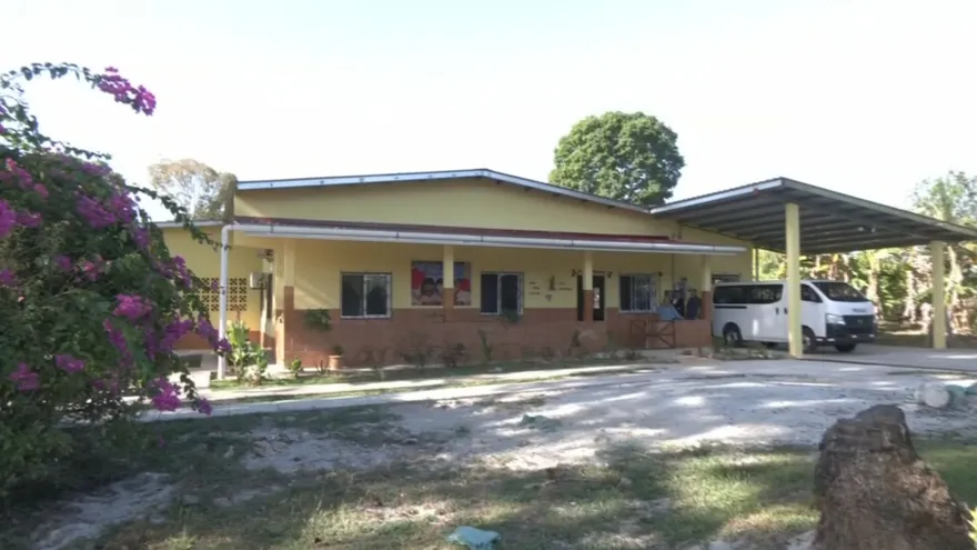 Comisión de la Mujer de la Asamblea sigue visitando albergues