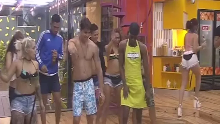 ¡Dale a tu cuerpo alegría Macarena!