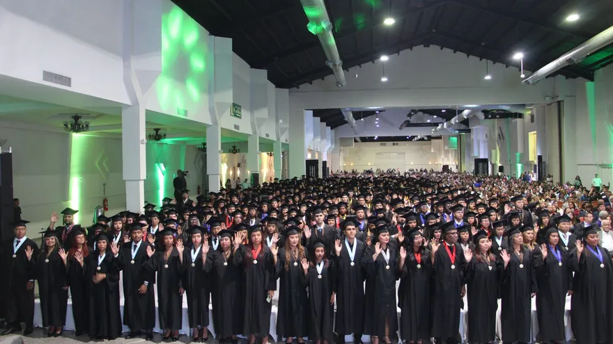 Graduandos del CRUSAM celebran el cierre de una etapa académica que reafirma el papel de la educación pública en Panamá.