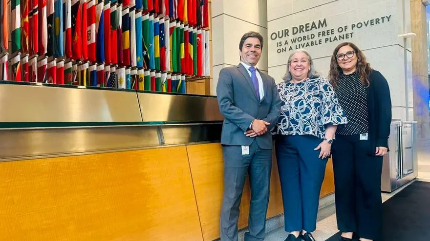 Ministra Beatriz Carles en reuniones con el Banco Mundial.