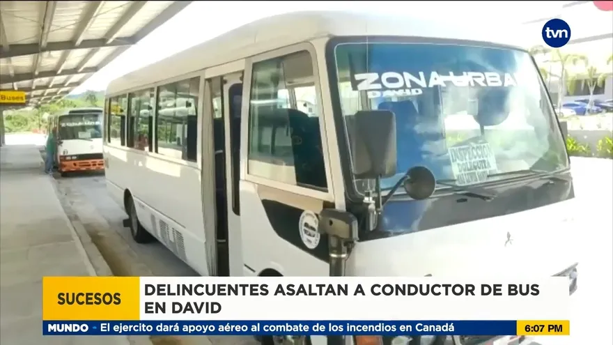 Bus en David es atacado por delincuentes