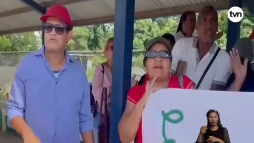 Exfuncionarios del Inadhe protestan, exigen pago de prima antigüedad