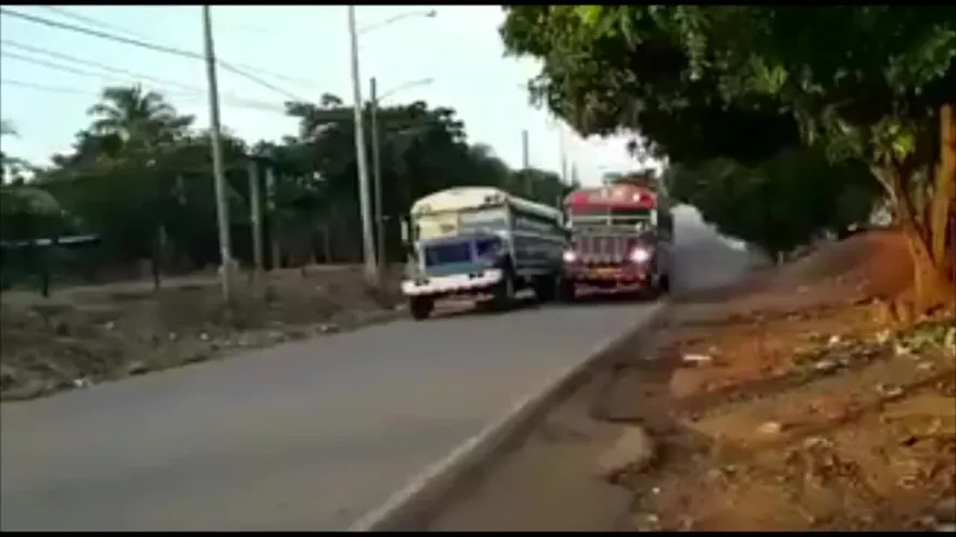 Buses involucrados en regata son sancionados
