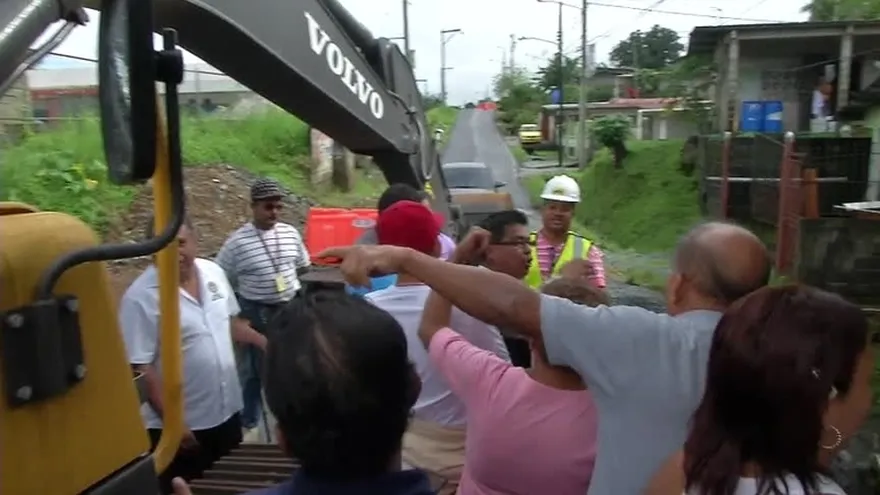 En Quebrada Ancha protestan por inundaciones en residencias
