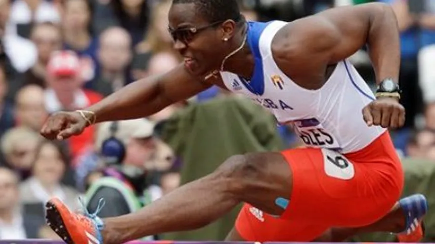 Robles avanza, Liu eliminado de los 110 con vallas