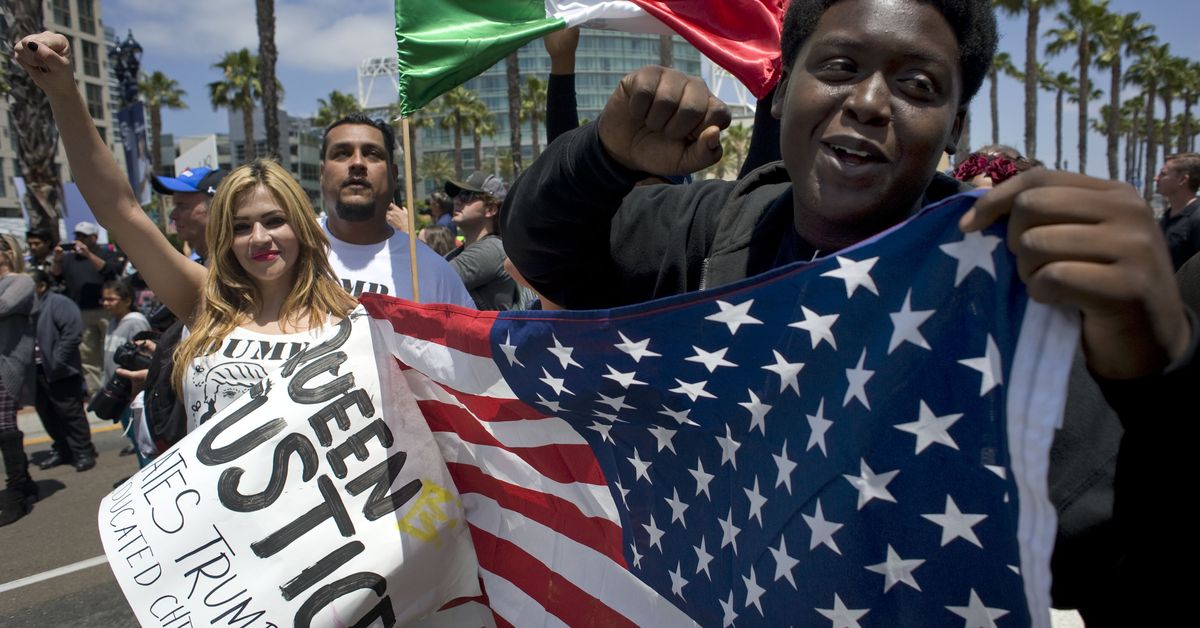 Varios detenidos en protestas en San Diego contra la visita de Trump