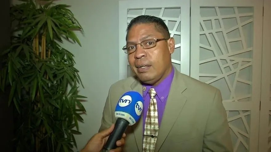 Estudiantes amenazan con armas de fuego a los profesores