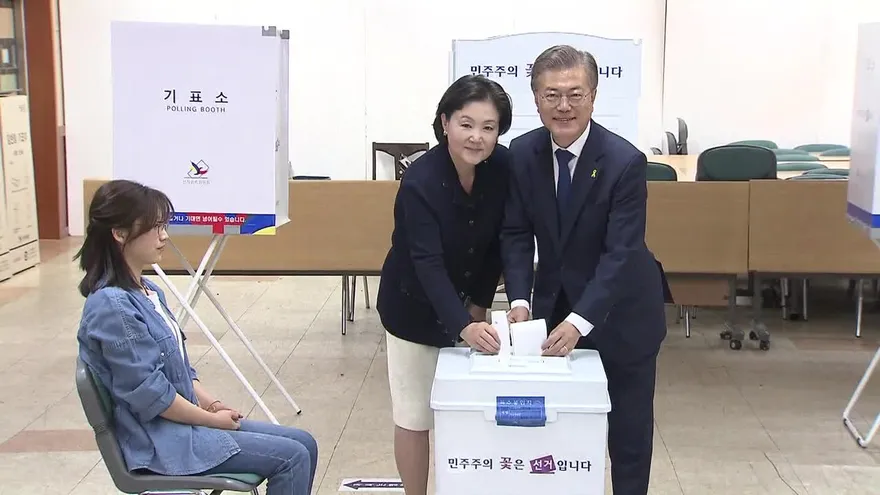 Moon Jae-In gana presidencia de Corea del Sur, según sondeo