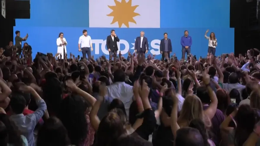 Presidente argentino llama a la oposición al diálogo tras perder el control del Congreso