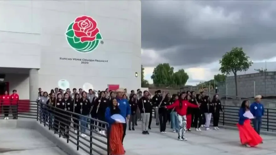 Banda de la escuela La Primavera se alista para el desfile de las Rosas