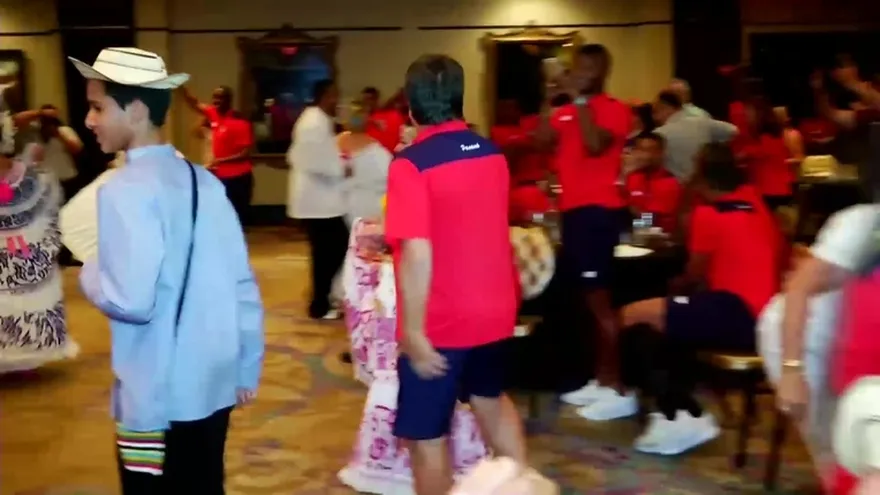 Bolillo Gómez celebra con folclore panameño la Copa América Centenario