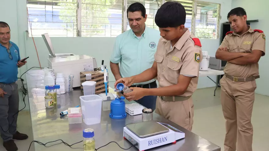 Proyecto de la UTP instala en colegios agropecuarios laboratorios de microbiología para mejorar la calidad de los alimentos