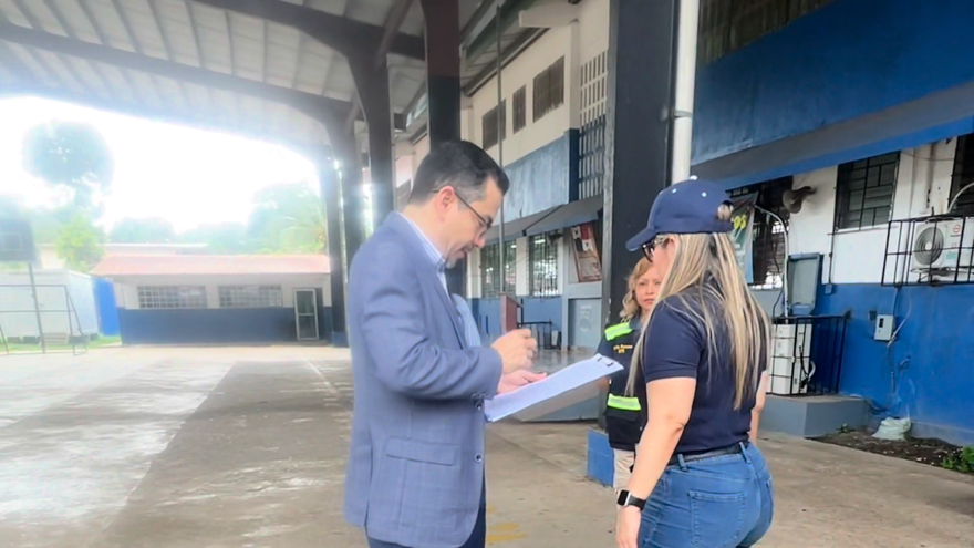El procurador general de la Nación, Luis Carlos Gómez Rudy encabezó diligencia en la escuela Estela Sierra, Arraiján.